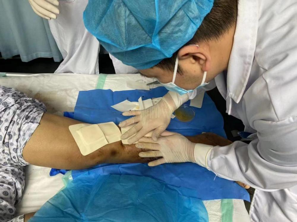 重庆市第五人民医院巧用患者“自体血”治好严重创面伤