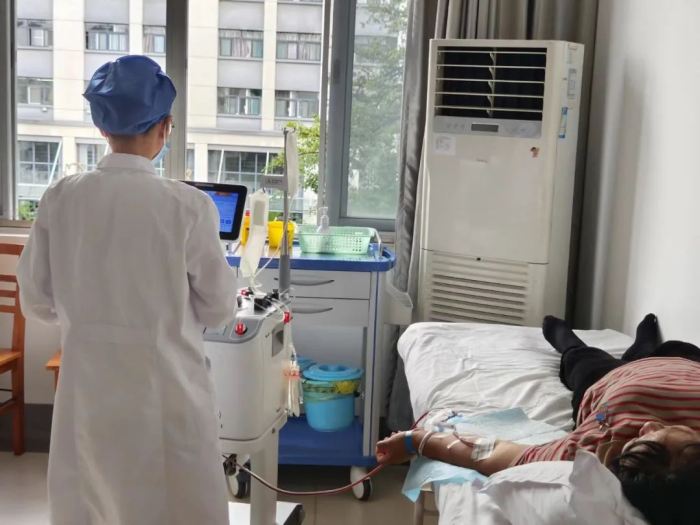 普洱市人民医院输血科成功开展自体富血小板血浆（PRP）单采技术