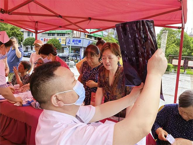 洞口县中医医院开展“5.27全国保膝日”义诊活动