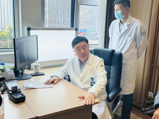 张英泽院士每周三在青坐诊，全国首个保膝门诊5年为3000位患者保膝成功