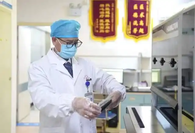 “一滴血里藏有万千世界”——记平江县第一人民医院输血科易宙进