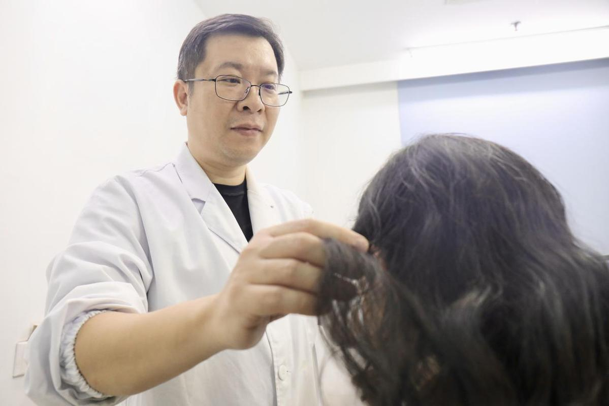 武汉市第一医院皮肤科“机采PRP”治疗脱发 用自己的血为头发“施肥浇水”
