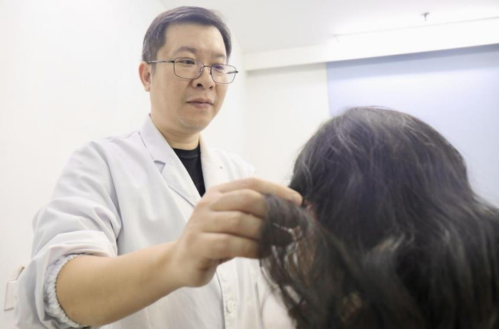 武汉市第一医院皮肤科采用“机采PRP”治疗脱发